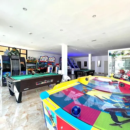 Junior Suite, With Heated Pool, Wifi, Close To Beach Apartment